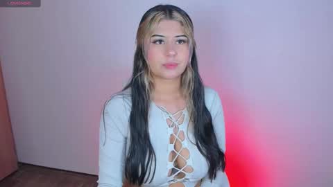 Snapshot of valeska__v chatting on October 14, 3:29 am your loveee online show from October 14, 3:29 am