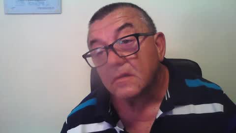 Snapshot of valio6969 chatting on June 15, 5:42 am valio online show from June 15, 5:42 am