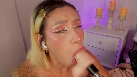 Snapshot of valka_doll chatting on May 19, 8:04 pm valka_doll online show from May 19, 8:04 pm