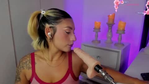 Snapshot of valka_doll chatting on May 20, 7:31 pm valka_doll online show from May 20, 7:31 pm