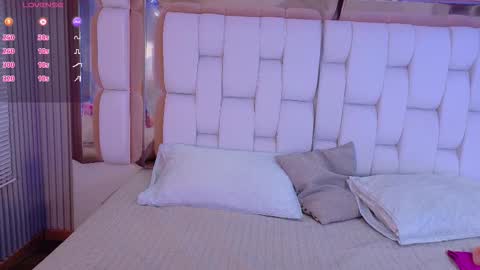 Valkiria moore  online show from September 21, 8:10 pm