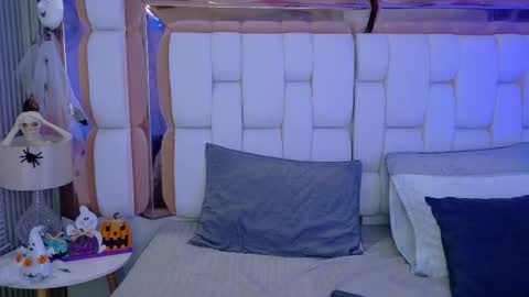 Valkiria moore  online show from October 22, 8:30 pm