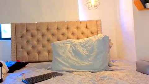 Snapshot of valkirymonts chatting on June 1, 2:19 pm Valkiry Monts online show from June 1, 2:19 pm