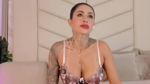 Snapshot of valky_bes chatting on May 28, 11:13 pm ValkyBes online show from May 28, 11:13 pm