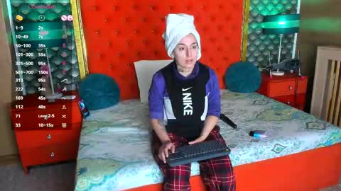 Snapshot of valleriejonnes chatting on May 9, 9:03 am Valerie Val V online show from May 9, 9:03 am