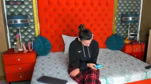 Snapshot of valleriejonnes chatting on May 28, 2:25 pm Valerie Val V online show from May 28, 2:25 pm