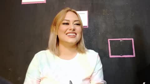 Snapshot of vallery_doll chatting on February 2, 9:13 pm Valerie online show from February 2, 9:13 pm