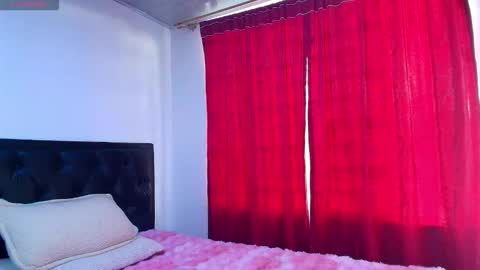 Snapshot of vallery_evanss chatting on November 19, 8:42 pm Taty independent account online show from November 19, 8:42 pm