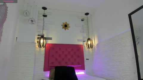 Snapshot of valloletsamar chatting on December 27, 11:17 am Vallolet Peach online show from December 27, 11:17 am