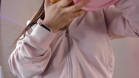 Snapshot of valloletsamar chatting on January 8, 11:32 am Vallolet Peach online show from January 8, 11:32 am