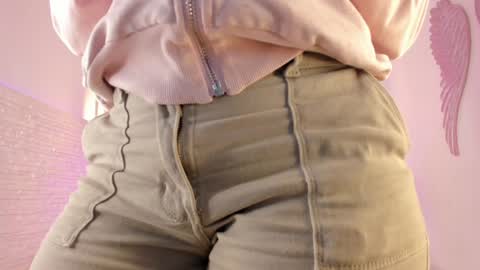 Snapshot of valloletsamar chatting on January 9, 11:36 am Vallolet Peach online show from January 9, 11:36 am