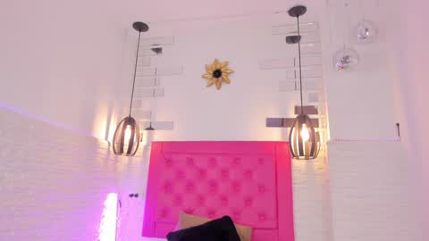 Snapshot of valloletsamar chatting on January 15, 11:21 am Vallolet Peach online show from January 15, 11:21 am