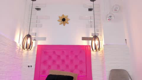 Snapshot of valloletsamar chatting on January 17, 2:18 pm Vallolet Peach online show from January 17, 2:18 pm