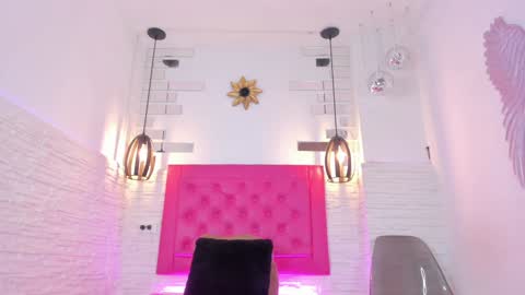 Snapshot of valloletsamar chatting on January 24, 11:37 am Vallolet Peach online show from January 24, 11:37 am