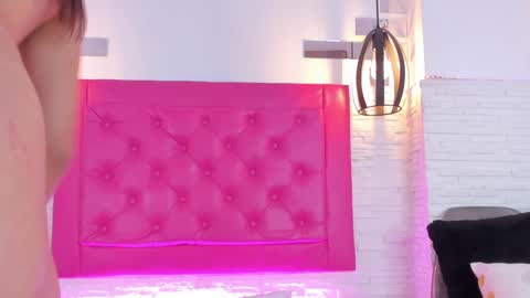 Snapshot of valloletsamar chatting on January 31, 2:39 pm Vallolet Peach online show from January 31, 2:39 pm