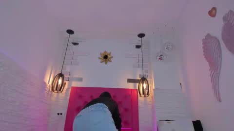 Snapshot of valloletsamar chatting on February 12, 11:29 am Vallolet Peach online show from February 12, 11:29 am