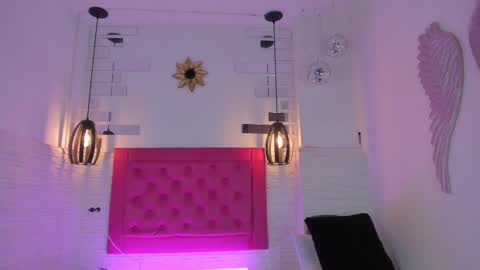 Snapshot of valloletsamar chatting on February 15, 11:39 am Vallolet Peach online show from February 15, 11:39 am