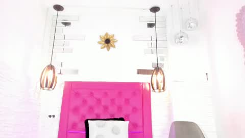 Snapshot of valloletsamar chatting on March 9, 11:03 am Vallolet Peach online show from March 9, 11:03 am