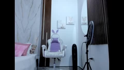 Snapshot of valloletsamar chatting on September 13, 11:21 am Vallolet Peach online show from September 13, 11:21 am