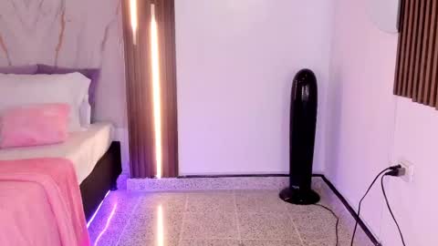 Snapshot of valloletsamar chatting on October 5, 12:03 pm Vallolet Peach online show from October 5, 12:03 pm