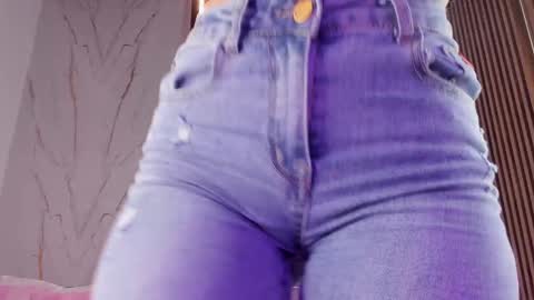 Snapshot of valloletsamar chatting on October 17, 11:24 am Vallolet Peach online show from October 17, 11:24 am