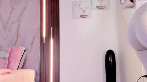 Vallolet Peach  online show from May 6, 12:21 pm