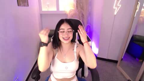 vallolett__ online show from December 5, 8:38 pm