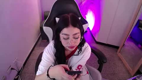 vallolett__ online show from February 4, 8:03 pm