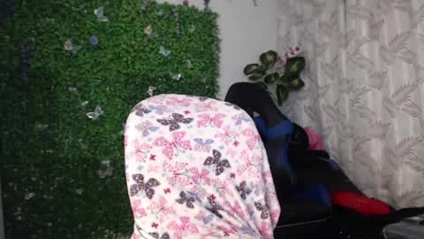 Snapshot of valquiria_sirgun chatting on June 18, 9:36 am valquiria_sirgun online show from June 18, 9:36 am