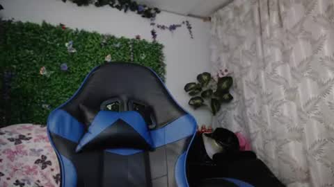 Snapshot of valquiria_sirgun chatting on June 24, 9:52 am valquiria_sirgun online show from June 24, 9:52 am