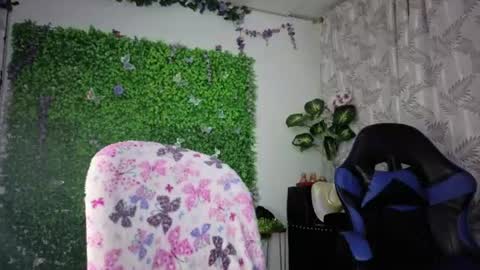 Snapshot of valquiria_sirgun chatting on July 21, 10:06 am valquiria_sirgun online show from July 21, 10:06 am
