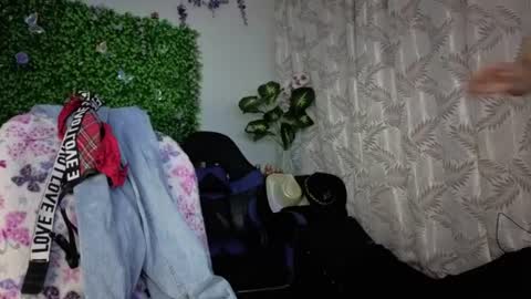 Snapshot of valquiria_sirgun chatting on July 22, 9:23 am valquiria_sirgun online show from July 22, 9:23 am