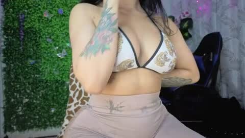 Snapshot of valquiria_sirgun chatting on July 28, 2:13 pm valquiria_sirgun online show from July 28, 2:13 pm