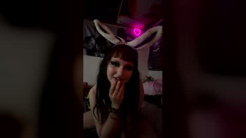 valsvault online show from April 22, 11:17 pm