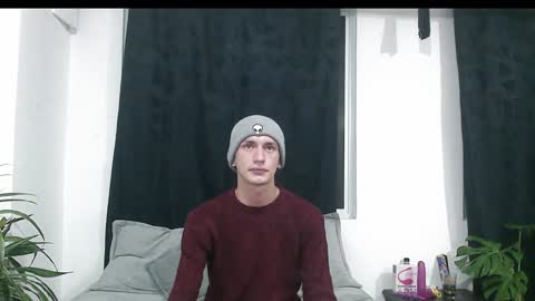 Snapshot of vamp_noah chatting on December 30, 3:36 am Vamp Noah and Dan online show from December 30, 3:36 am