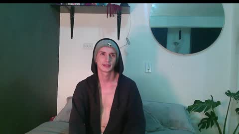 Snapshot of vamp_noah chatting on January 27, 12:54 am Vamp Noah and Dan online show from January 27, 12:54 am