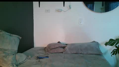 Snapshot of vamp_noah chatting on February 1, 7:23 pm Vamp Noah and Dan online show from February 1, 7:23 pm