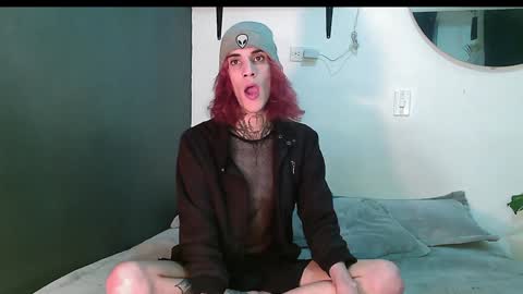 Snapshot of vamp_noah chatting on February 2, 1:45 am Vamp Noah and Dan online show from February 2, 1:45 am