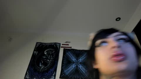 david guzman i model independenthelp me with a thumbs up online show from March 19, 2:37 am