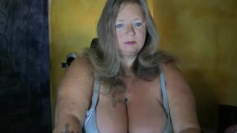 Snapshot of vampwoman chatting on May 5, 7:16 am vampwoman online show from May 5, 7:16 am