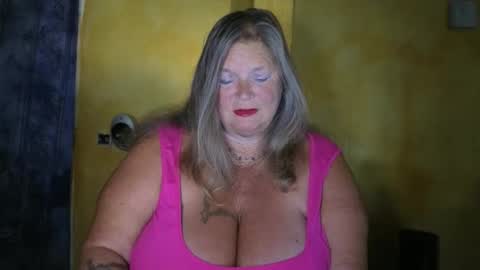 Snapshot of vampwoman chatting on May 12, 6:43 am vampwoman online show from May 12, 6:43 am