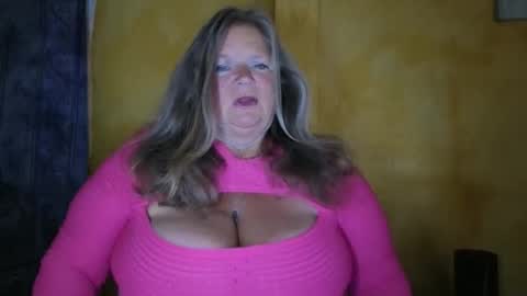 Snapshot of vampwoman chatting on May 13, 7:28 am vampwoman online show from May 13, 7:28 am