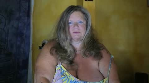 Snapshot of vampwoman chatting on May 14, 7:26 am vampwoman online show from May 14, 7:26 am