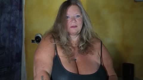 Snapshot of vampwoman chatting on May 16, 6:54 am vampwoman online show from May 16, 6:54 am