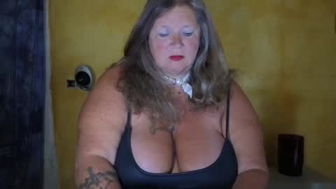 Snapshot of vampwoman chatting on May 16, 1:43 pm vampwoman online show from May 16, 1:43 pm