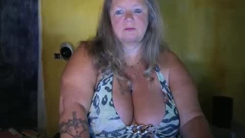 Snapshot of vampwoman chatting on May 21, 6:42 am vampwoman online show from May 21, 6:42 am