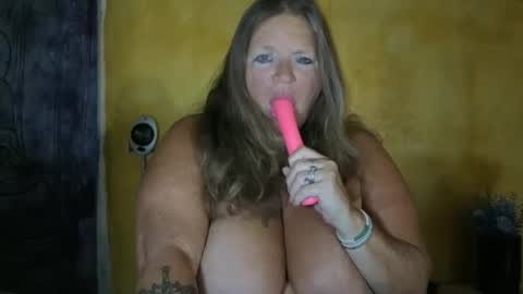 Snapshot of vampwoman chatting on May 26, 8:32 am vampwoman online show from May 26, 8:32 am