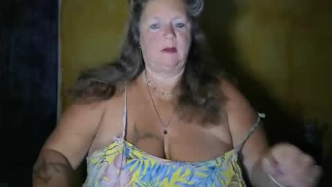 Snapshot of vampwoman chatting on May 28, 5:16 am vampwoman online show from May 28, 5:16 am