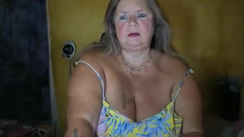 Snapshot of vampwoman chatting on June 9, 7:09 am vampwoman online show from June 9, 7:09 am