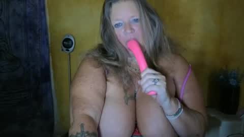 Snapshot of vampwoman chatting on June 20, 6:27 am vampwoman online show from June 20, 6:27 am